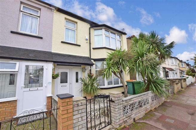 3 bed Detached House for rent in London. From Kings Group - Bethnal Green