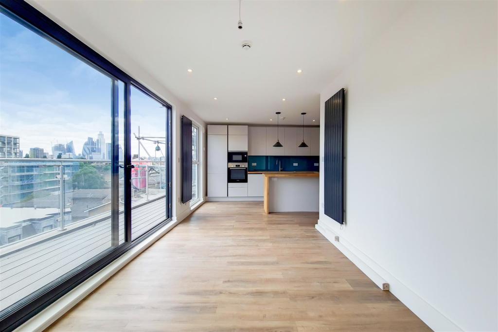 3 bed 1st Floor Flat for rent in London. From Kings Group - Bethnal Green