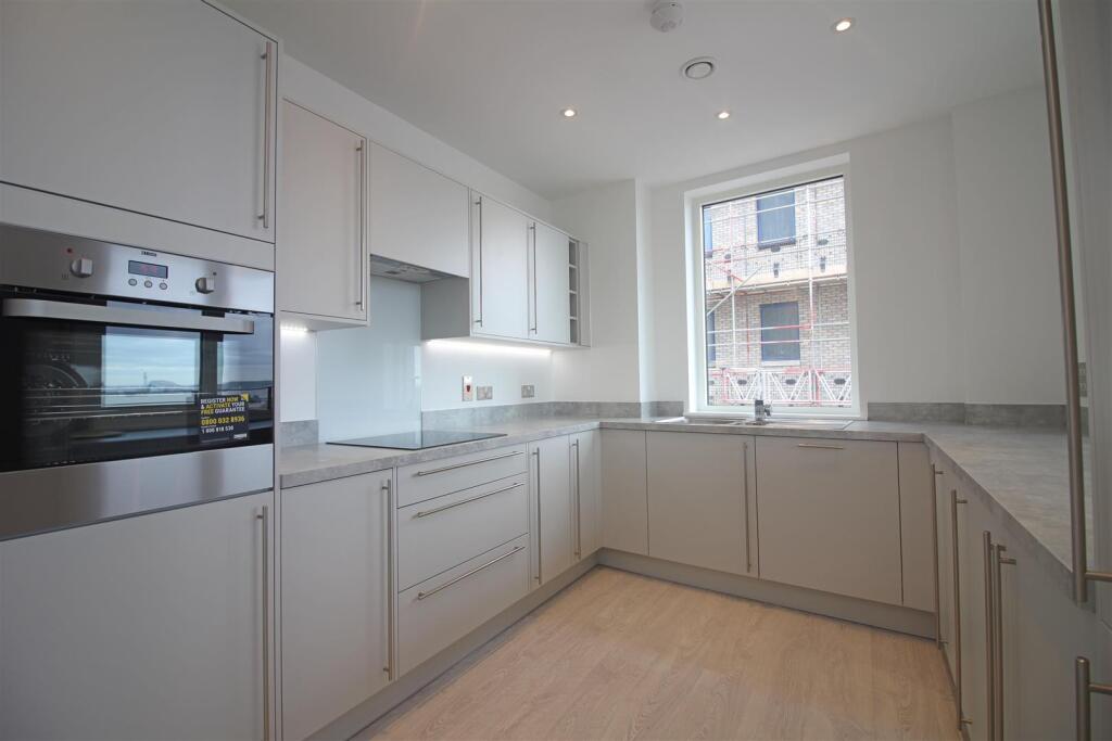 3 bed 1st Floor Flat for rent in London. From Kings Group - Bethnal Green