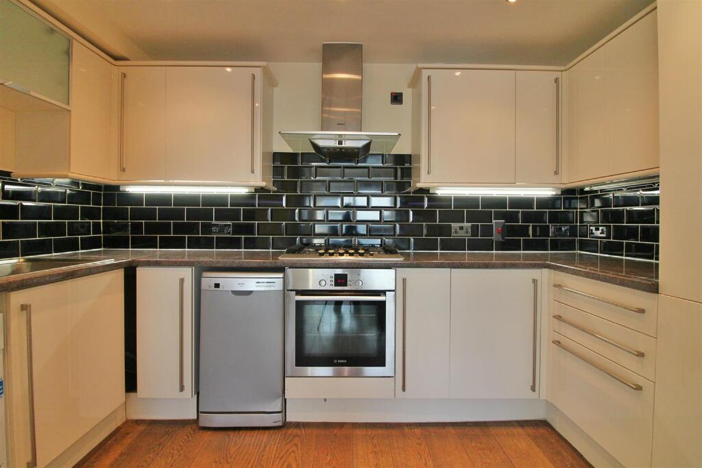 2 bed 1st Floor Flat for rent in London. From Kings Group - Bethnal Green