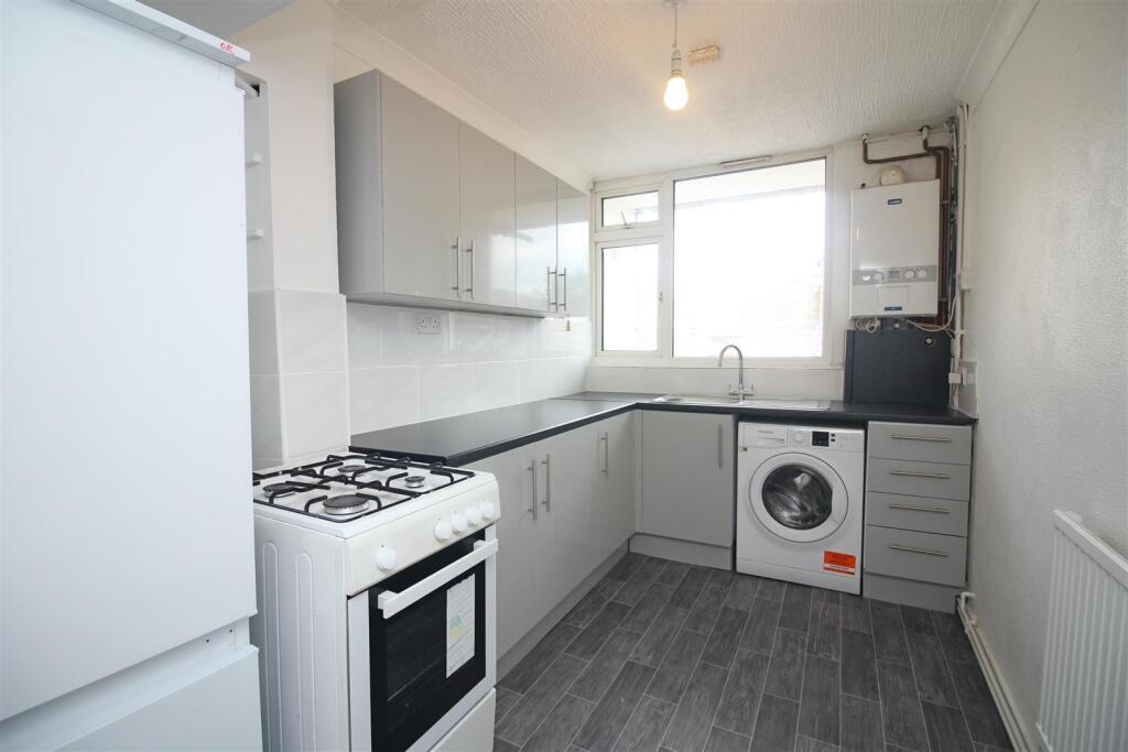 3 bed 1st Floor Flat for rent in Bethnal Green. From Kings Group - Bethnal Green