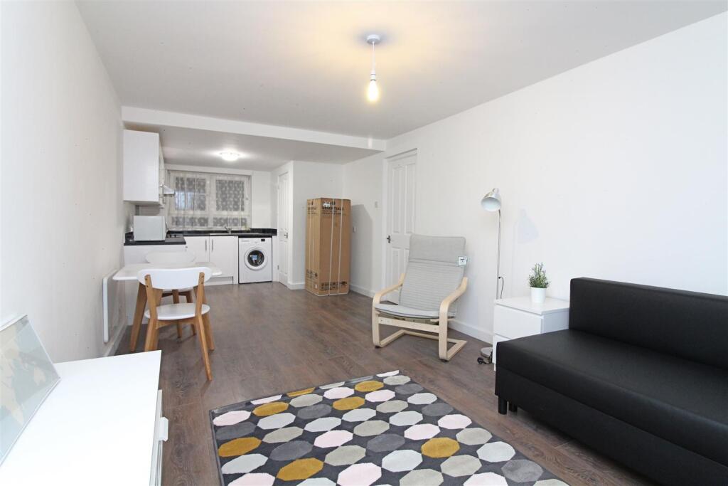 2 bed 1st Floor Flat for rent in London. From Kings Group - Bethnal Green