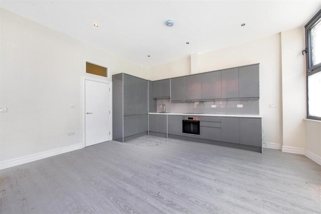 2 bed 1st Floor Flat for rent in Hackney. From Kings Group - Bethnal Green