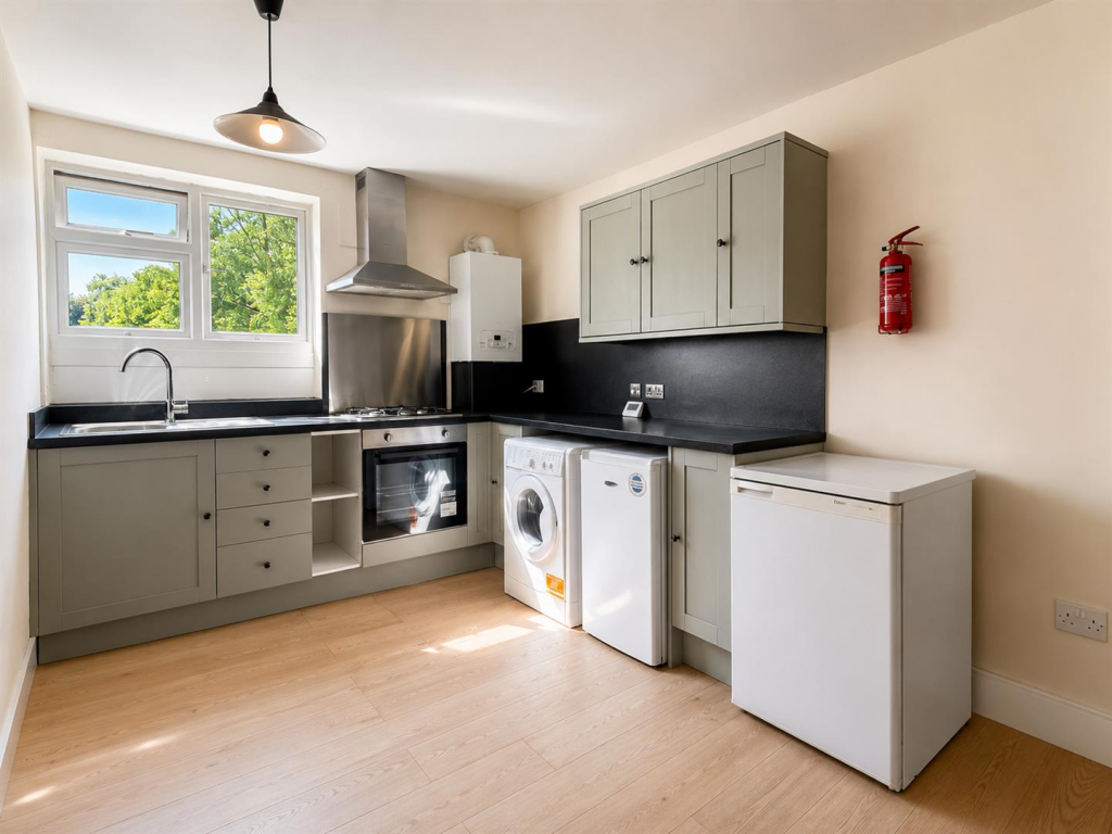 1 bed 1st Floor Flat for rent in Bethnal Green. From Kings Group - Bethnal Green