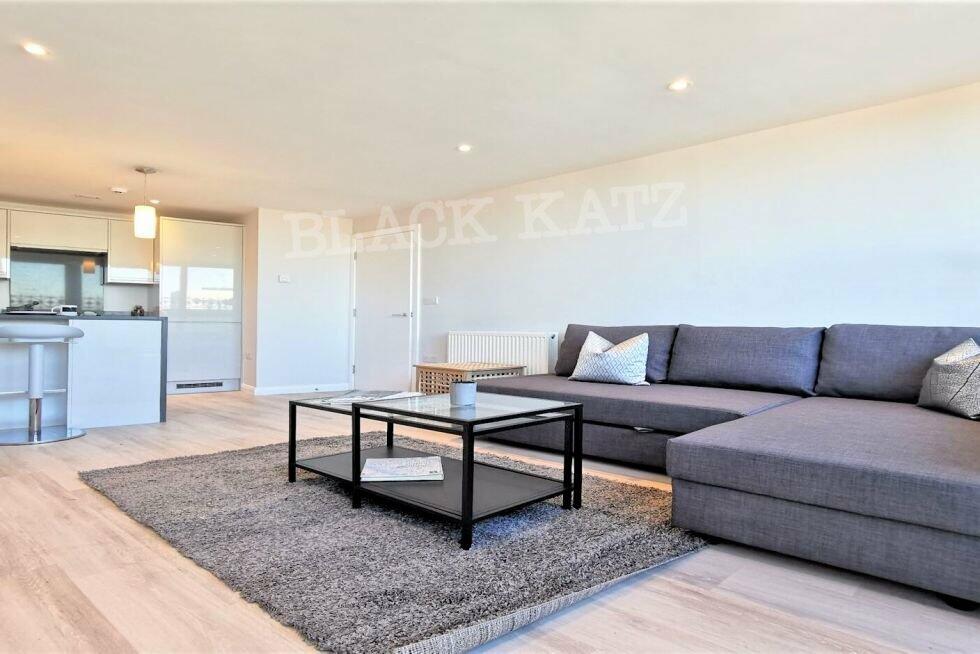1 bed Penthouse for rent in Willesden. From Black katz - West Hampstead