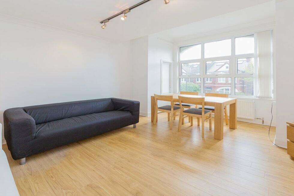 3 bed Flat for rent in Pinner. From Black katz - West Hampstead