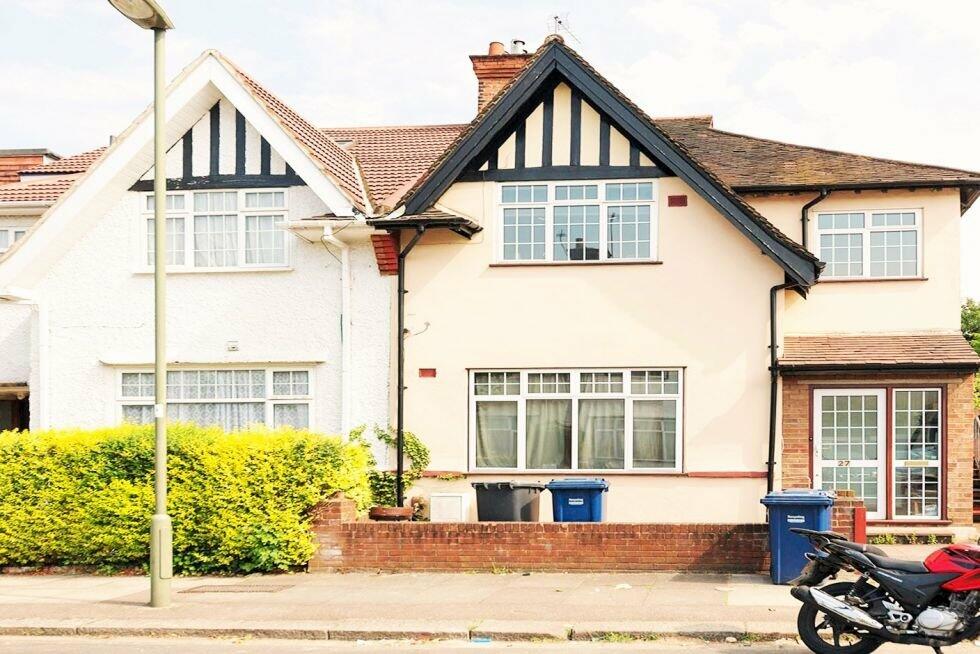 3 bed Flat for rent in Hendon. From Black katz - West Hampstead