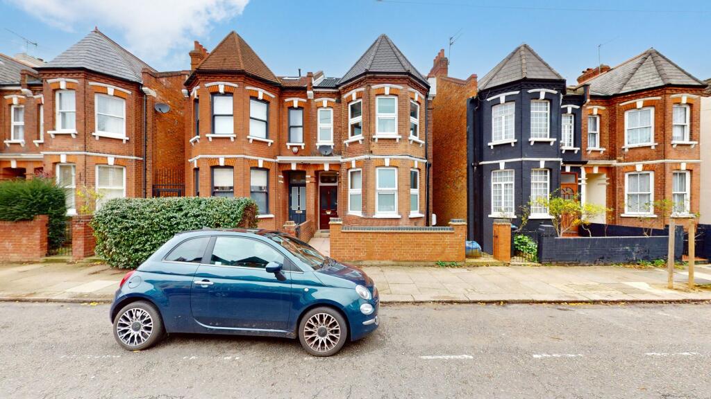 3 bed 1st Floor Flat for rent in London. From Black katz - West Hampstead