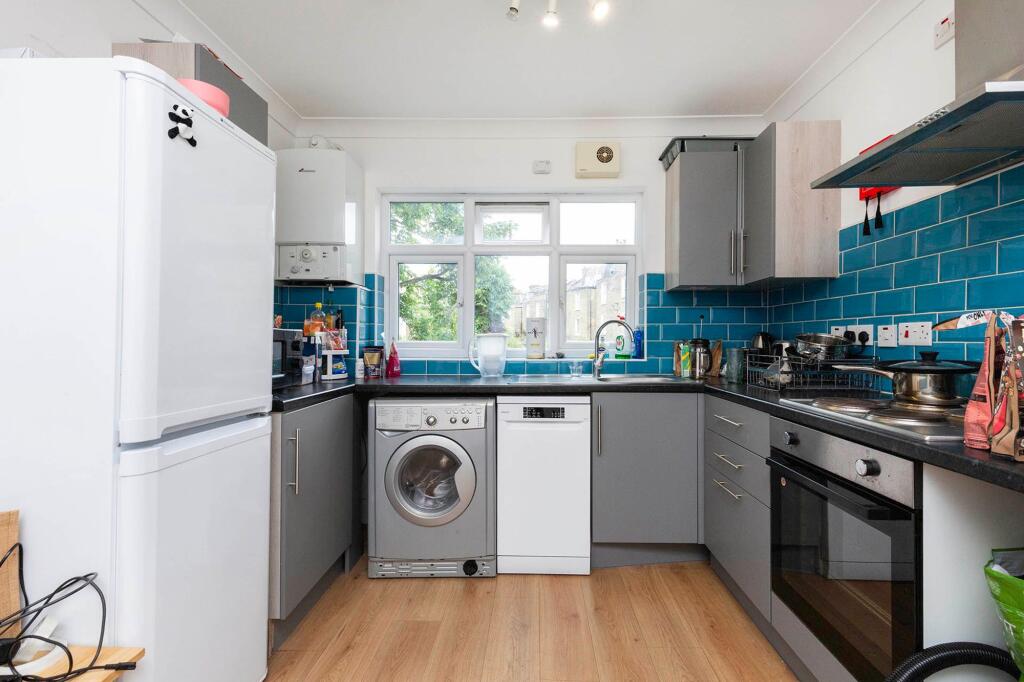 3 bed 1st Floor Flat for rent in London. From Black katz - West Hampstead