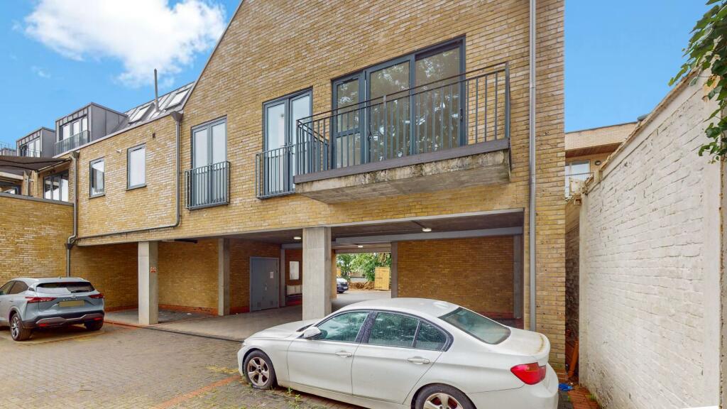 1 bed 1st Floor Flat for rent in Willesden. From Black katz - West Hampstead