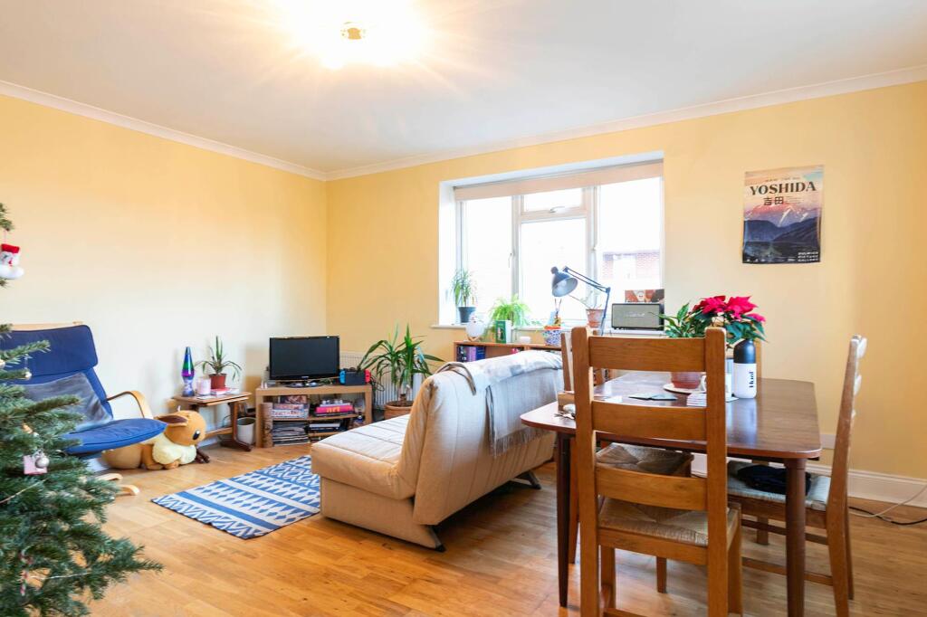 2 bed 1st Floor Flat for rent in Willesden. From Black katz - West Hampstead