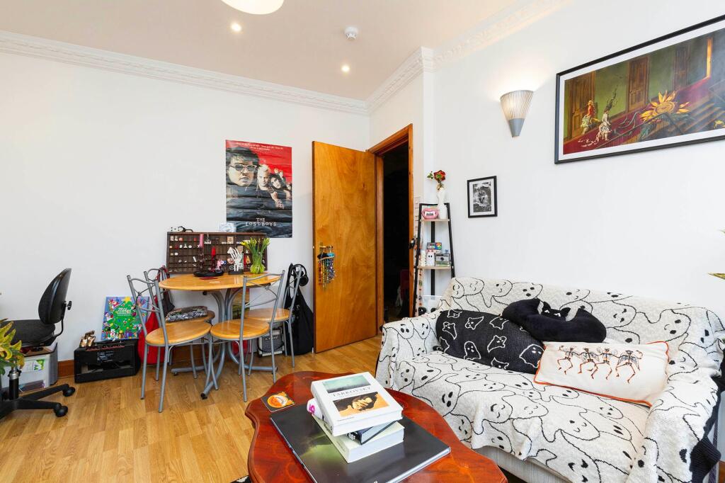 1 bed 1st Floor Flat for rent in London. From Black katz - West Hampstead