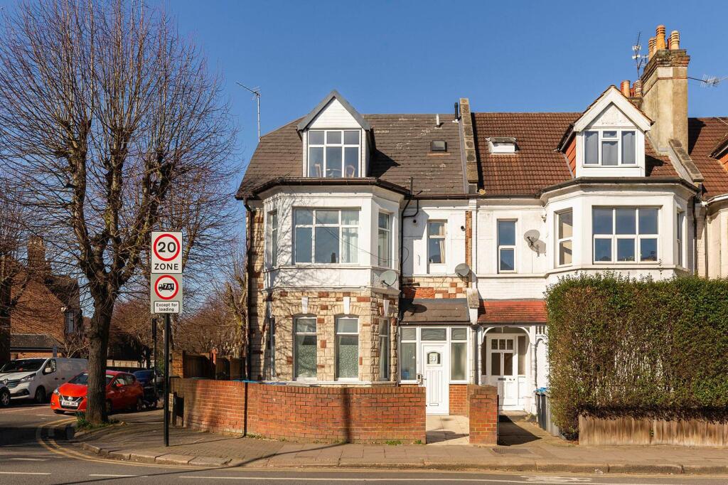 4 bed 1st Floor Flat for rent in London. From Black katz - West Hampstead