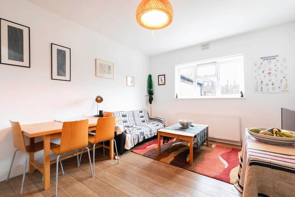 2 bed 1st Floor Flat for rent in London. From Black katz - West Hampstead