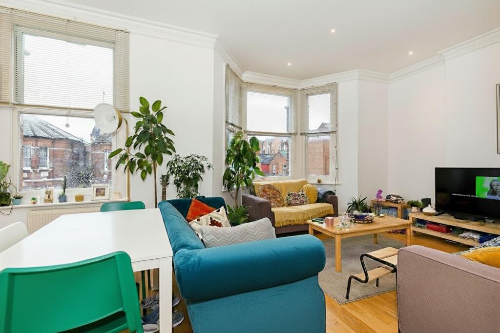 3 bed 1st Floor Flat for rent in London. From Black katz - West Hampstead