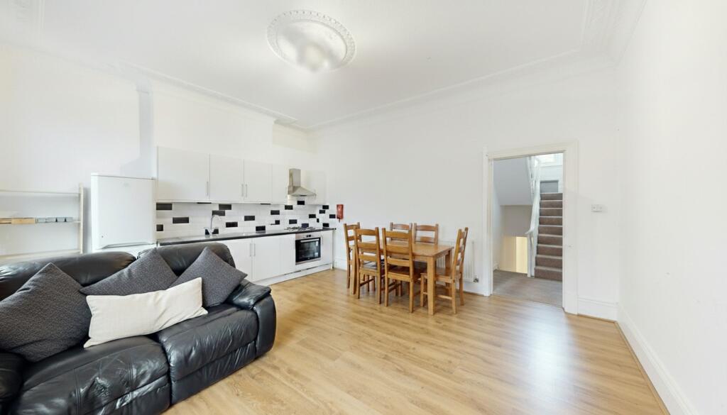 4 bed 1st Floor Flat for rent in Hammersmith. From Black katz - West Hampstead