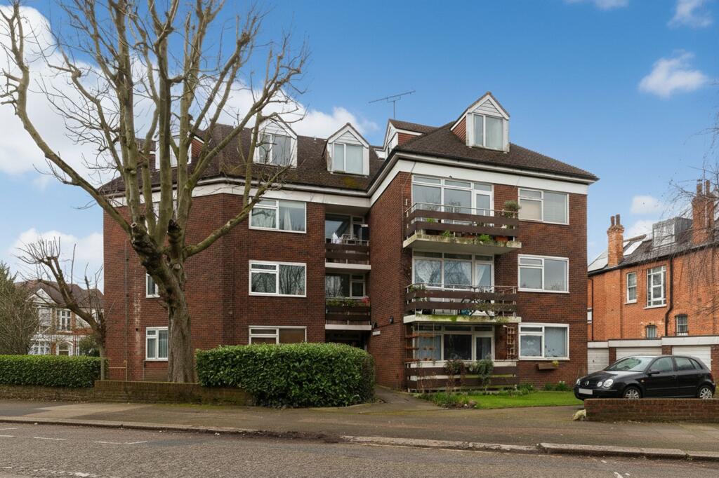 2 bed 1st Floor Flat for rent in Willesden. From Black katz - West Hampstead