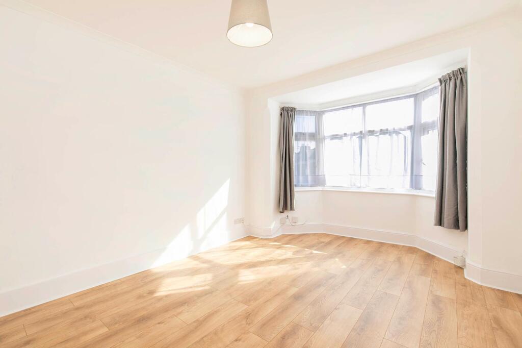 3 bed 1st Floor Flat for rent in London. From Black katz - West Hampstead