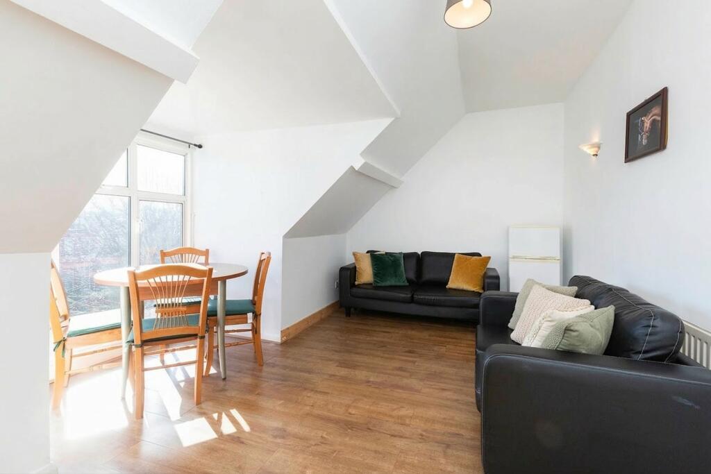3 bed 1st Floor Flat for rent in London. From Black katz - West Hampstead