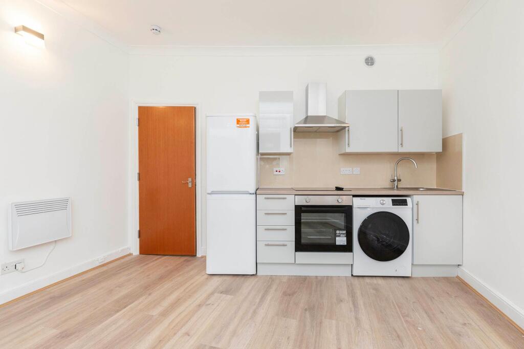 1 bed 1st Floor Flat for rent in London. From Black katz - West Hampstead