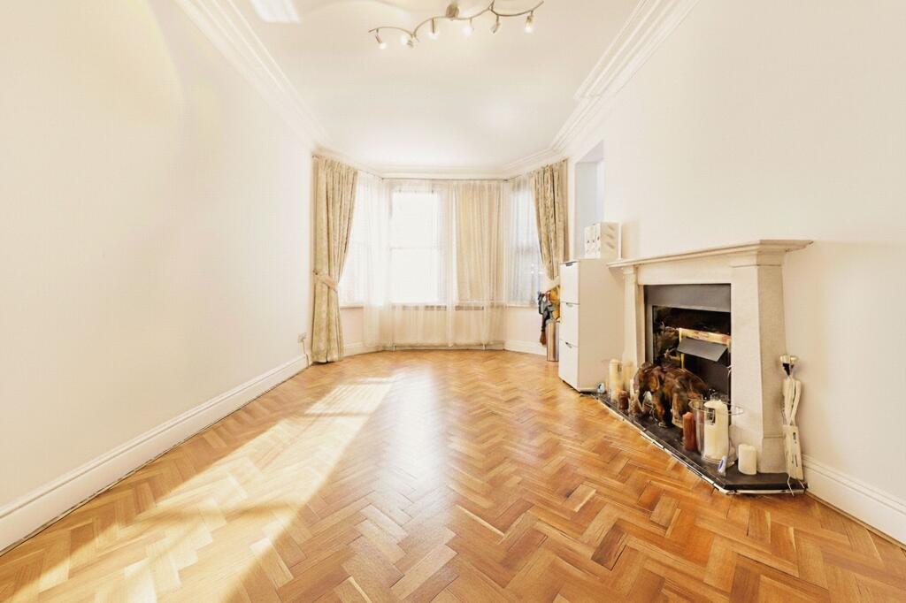2 bed 1st Floor Flat for rent in Hampstead. From Black katz - West Hampstead