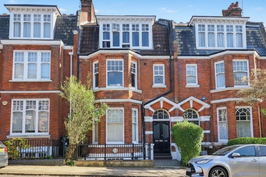 1 bed 1st Floor Flat for rent in Hampstead. From Black katz - West Hampstead