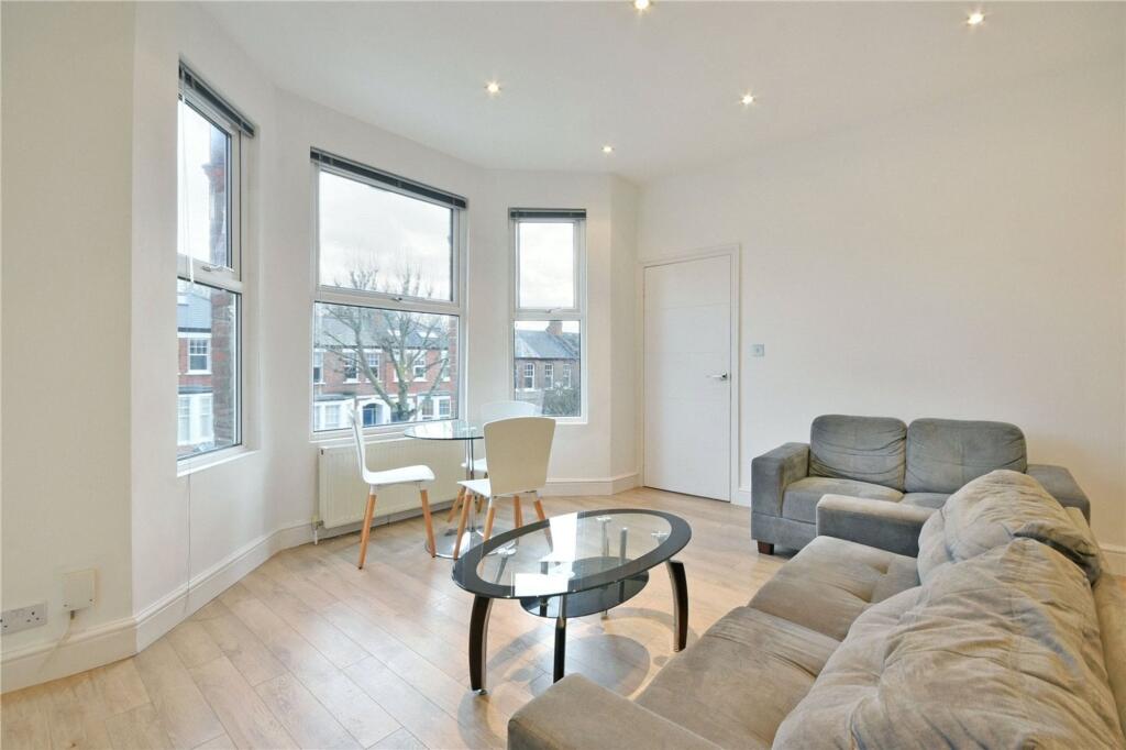 3 bed 1st Floor Flat for rent in Willesden. From Black katz - West Hampstead