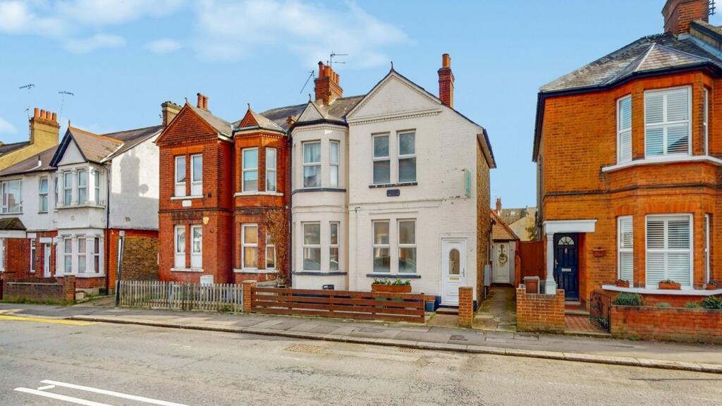 2 bed 1st Floor Flat for rent in Harrow. From Black katz - West Hampstead