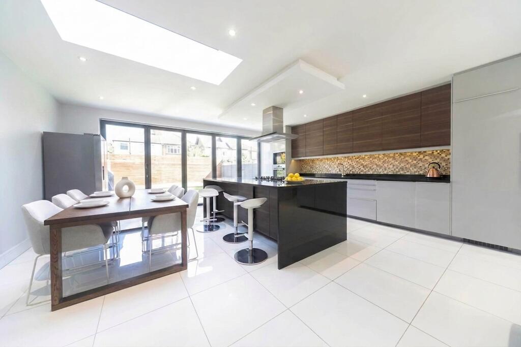 5 bed Semi Detached for rent in Willesden. From Black katz - West Hampstead