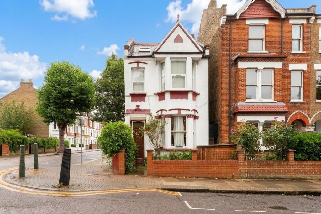 1 bed 1st Floor Flat for rent in Hampstead. From Black katz - West Hampstead