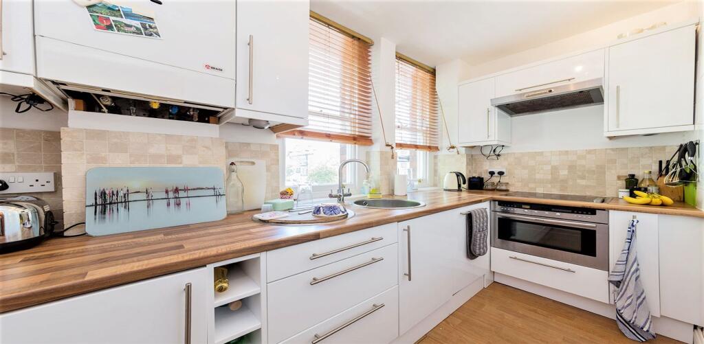 2 bed Apartment for rent in Harrow. From Black katz - West Hampstead