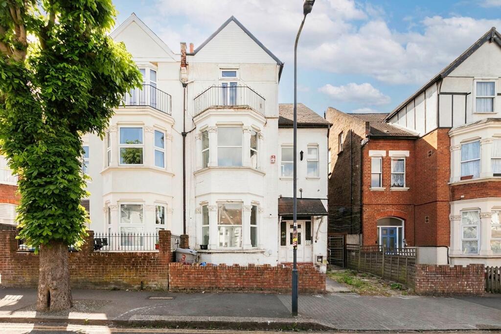 4 bed Studio for rent in Willesden. From Black katz - West Hampstead 4 bed Studio for rent in Willesden. From Black katz - West Hampstead
