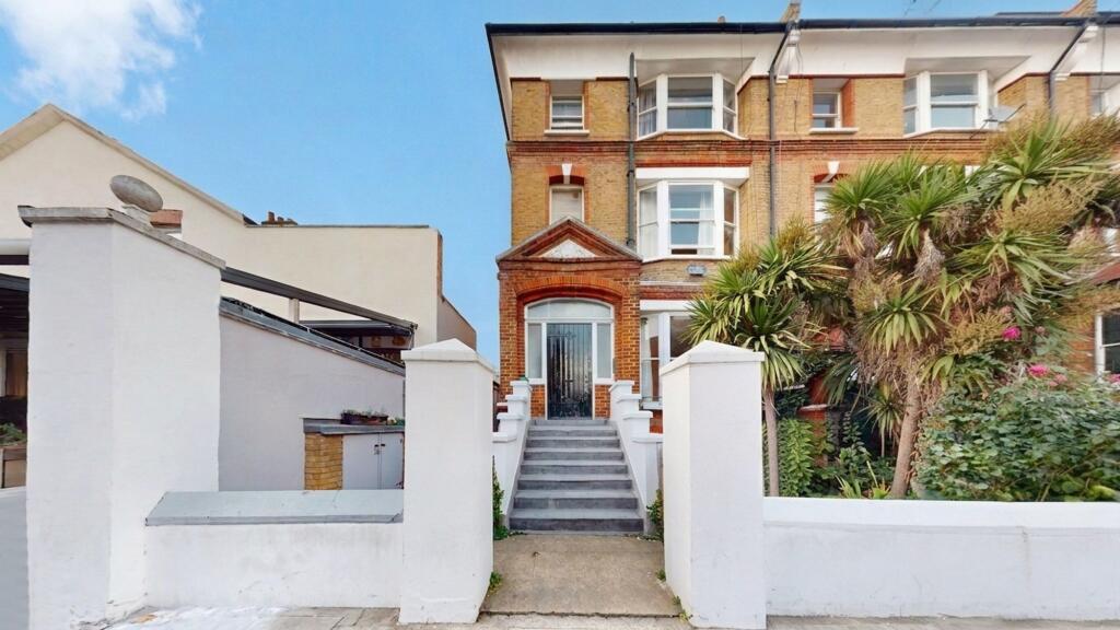 4 bed Apartment for rent in Hampstead. From Black katz - West Hampstead