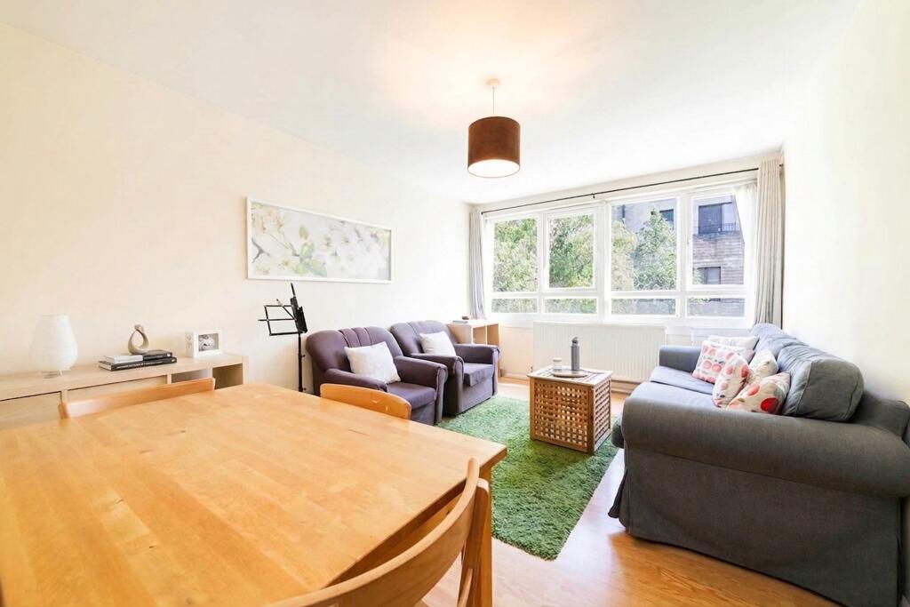 4 bed 1st Floor Flat for rent in Kensington. From Black katz - West Hampstead 4 bed 1st Floor Flat for rent in Kensington. From Black katz - West Hampstead