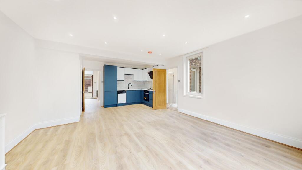 4 bed Mid Terraced House for rent in Willesden. From Black katz - West Hampstead