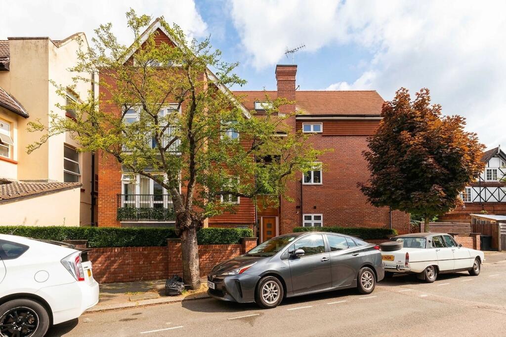 1 bed 1st Floor Flat for rent in Willesden. From Black katz - West Hampstead