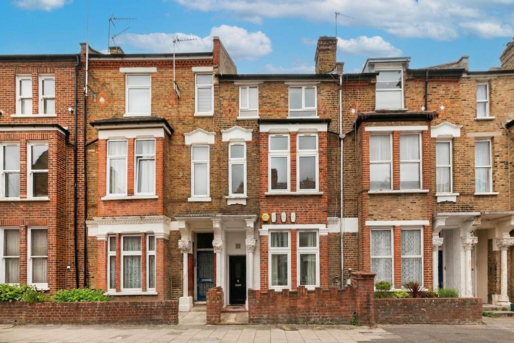 2 bed 1st Floor Flat for rent in Hampstead. From Black katz - West Hampstead