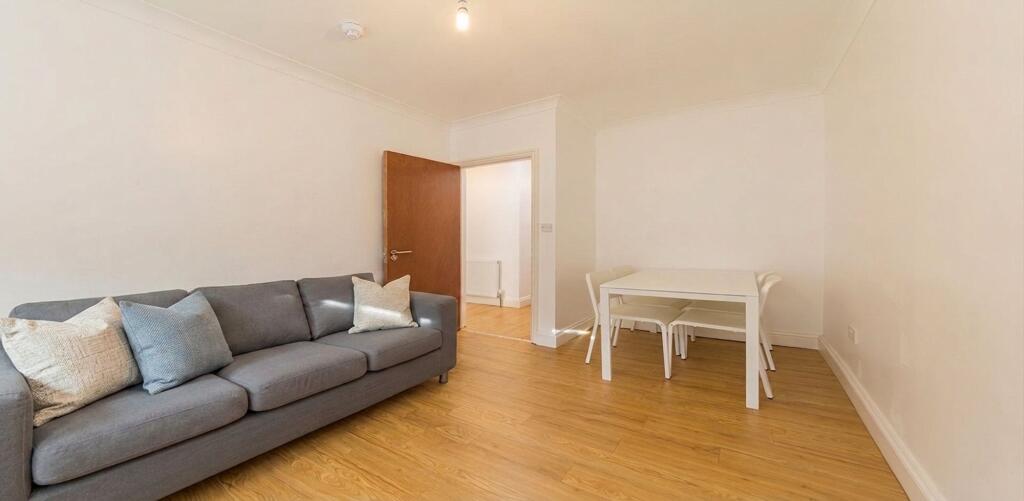3 bed 1st Floor Flat for rent in Willesden. From Black katz - West Hampstead