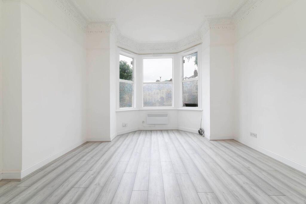 1 bed 1st Floor Flat for rent in London. From Black katz - West Hampstead