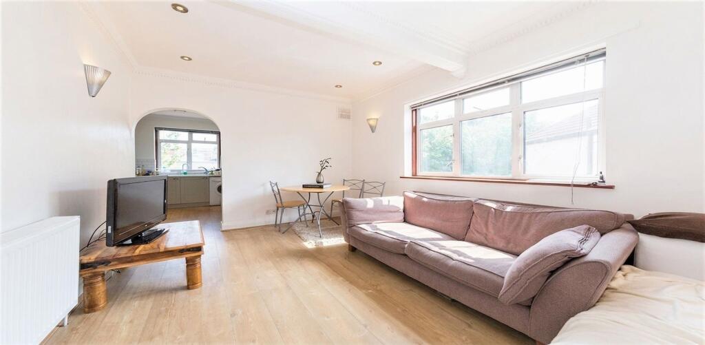 3 bed 1st Floor Flat for rent in London. From Black katz - West Hampstead
