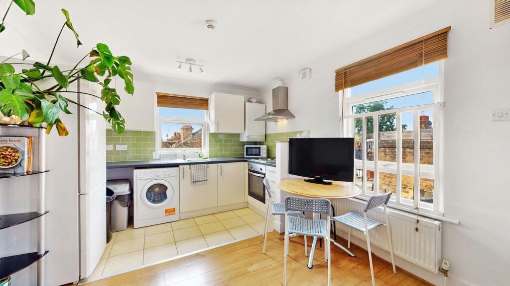 3 bed 1st Floor Flat for rent in London. From Black katz - West Hampstead