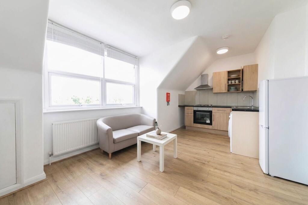2 bed Apartment for rent in Willesden. From Black katz - West Hampstead