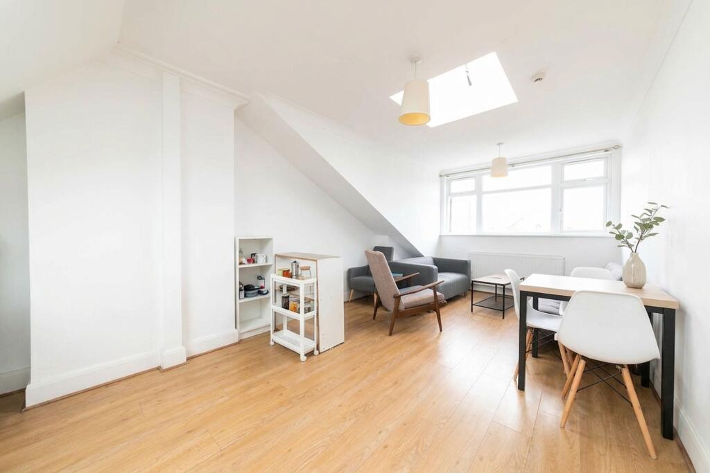 4 bed 1st Floor Flat for rent in London. From Black katz - West Hampstead