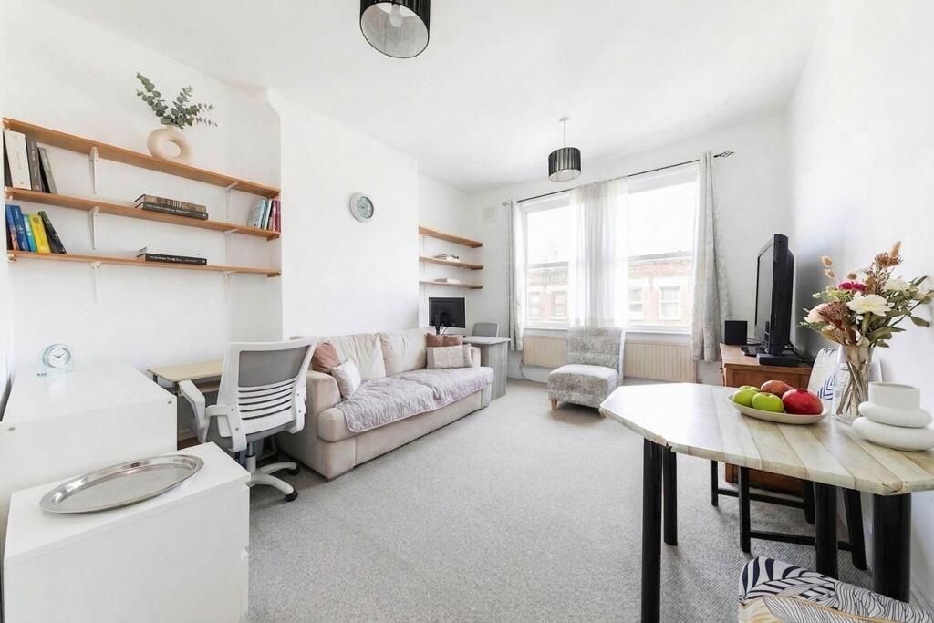 2 bed 1st Floor Flat for rent in Willesden. From Black katz - West Hampstead