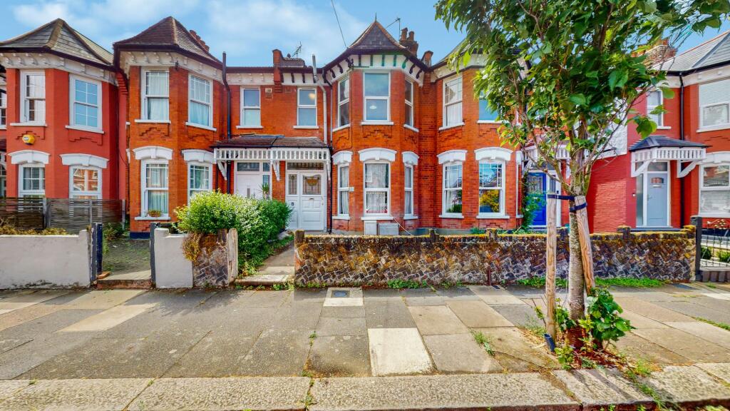 4 bed Mid Terraced House for rent in Willesden. From Black katz - West Hampstead