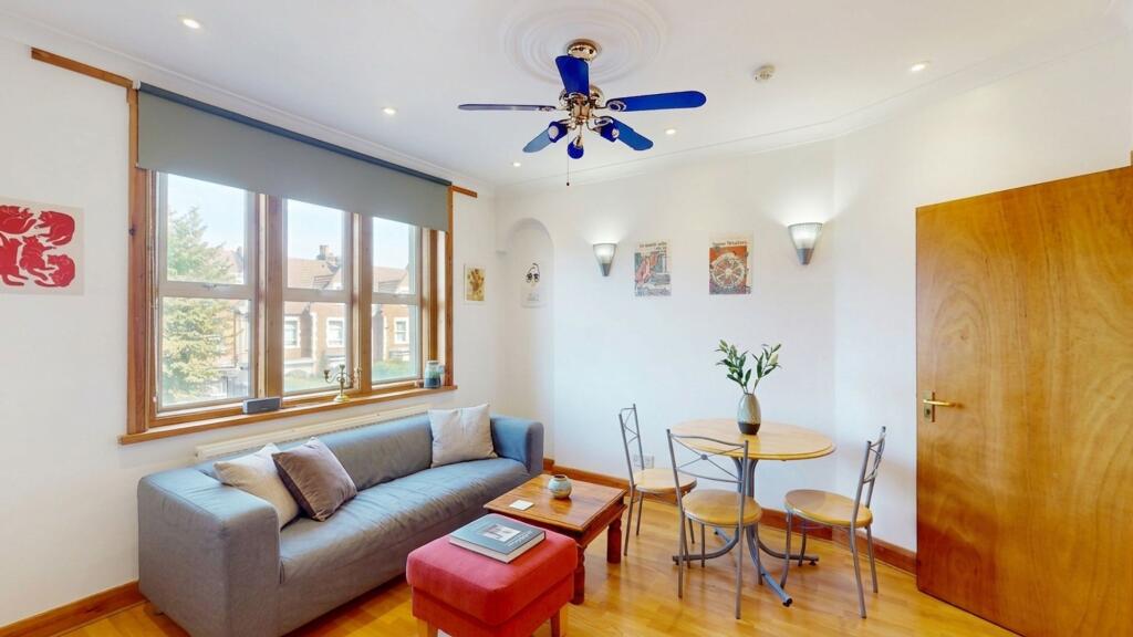 3 bed 1st Floor Flat for rent in Willesden. From Black katz - West Hampstead