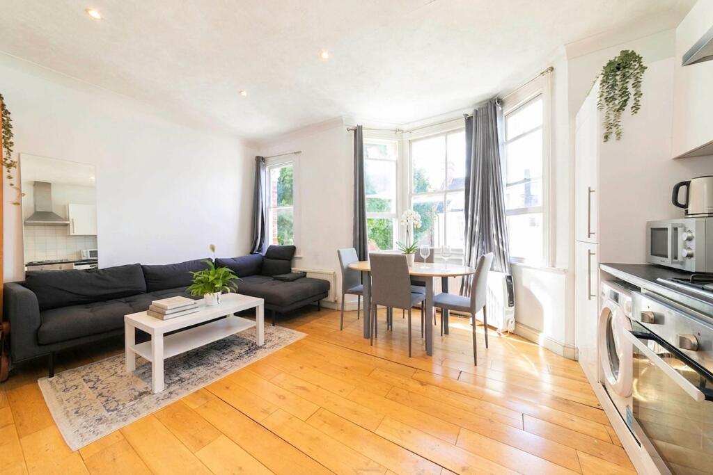 3 bed 1st Floor Flat for rent in London. From Black katz - West Hampstead