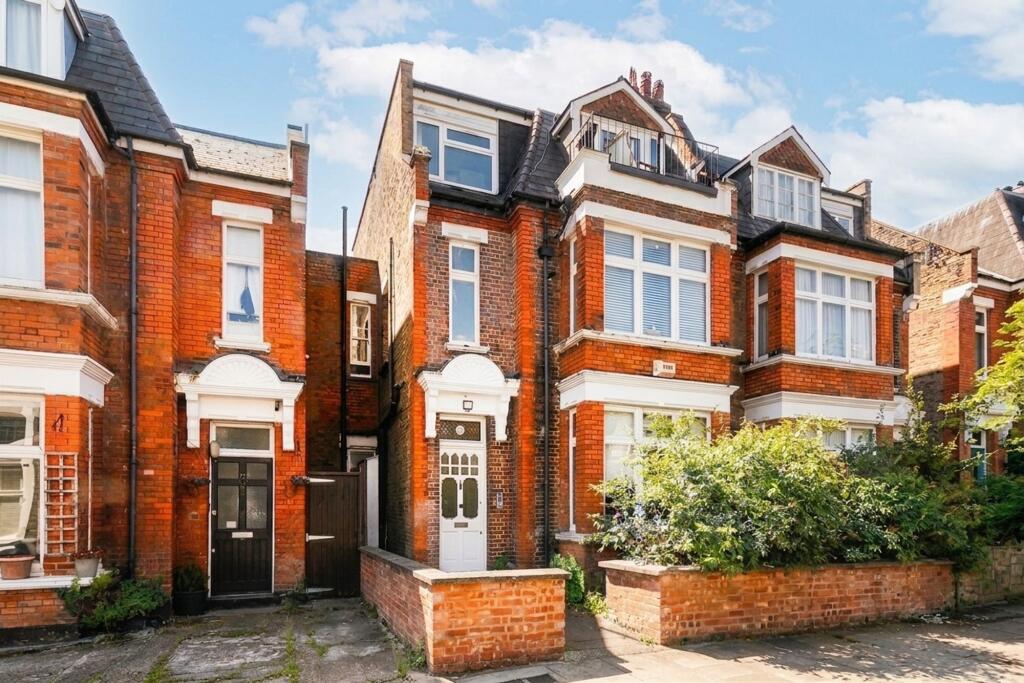 3 bed 1st Floor Flat for rent in London. From Black katz - West Hampstead