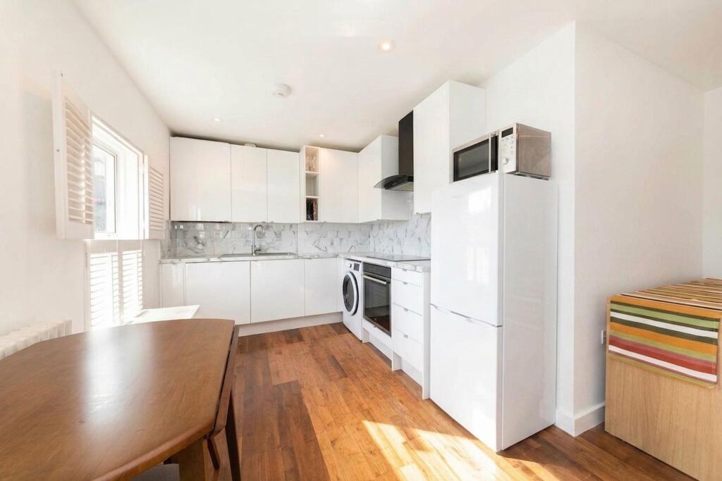 1 bed 1st Floor Flat for rent in London. From Black katz - West Hampstead