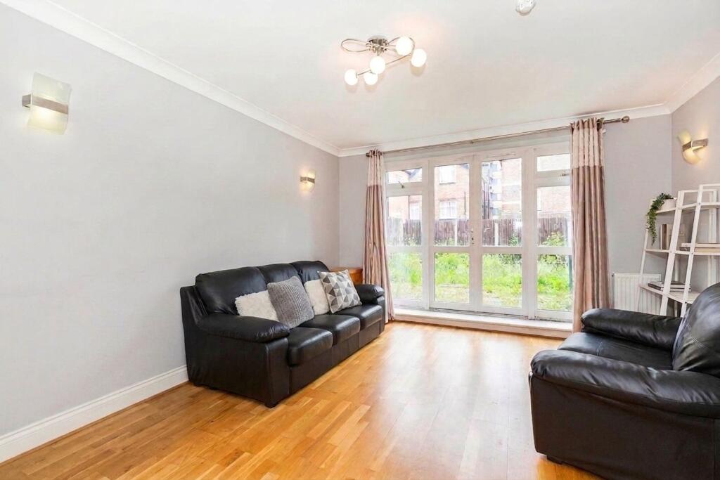 3 bed 1st Floor Flat for rent in Willesden. From Black katz - West Hampstead